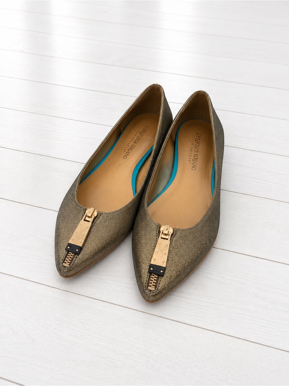 $120 Christian Siriano Metallic Gold Pointed Flats with Front Zip Detail 9M - Picture 3 of 6